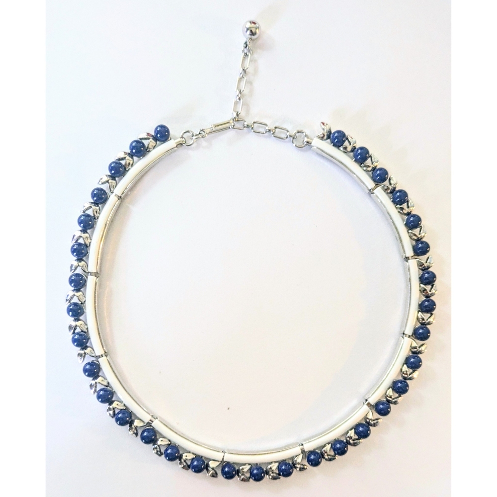Vtg Beautiful TRIFARI Faux Blue Lapis White Enamel Silver Tone necklace 16"